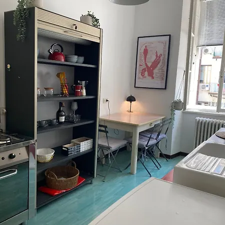 Zentrum Vor Der Tuer Триест