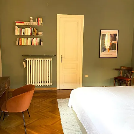 Zentrum Vor Der Tuer