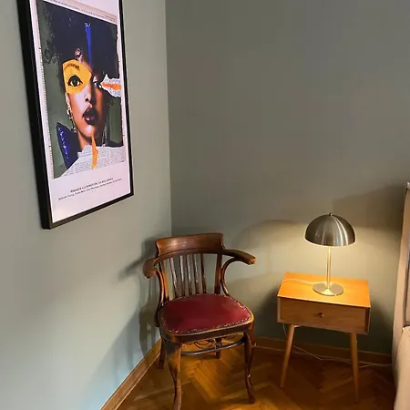 Zentrum Vor Der Tuer Terst