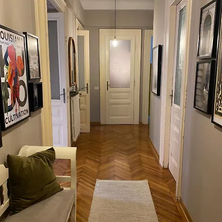 Zentrum Vor Der Tuer * Terst