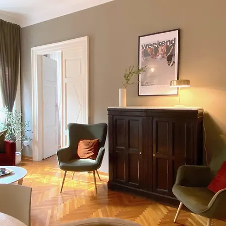 Zentrum Vor Der Tuer Trieste